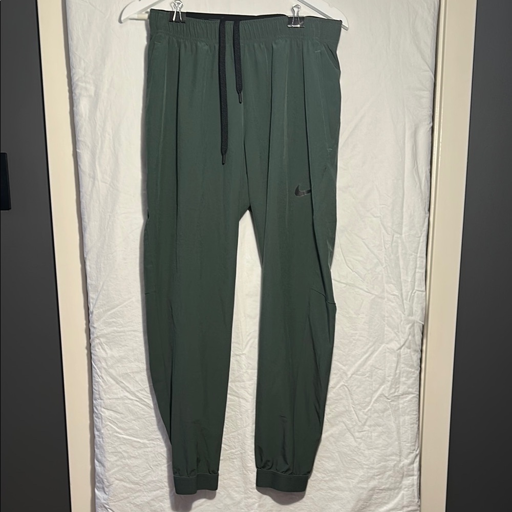 Nike Men's Green Jogger Pants
